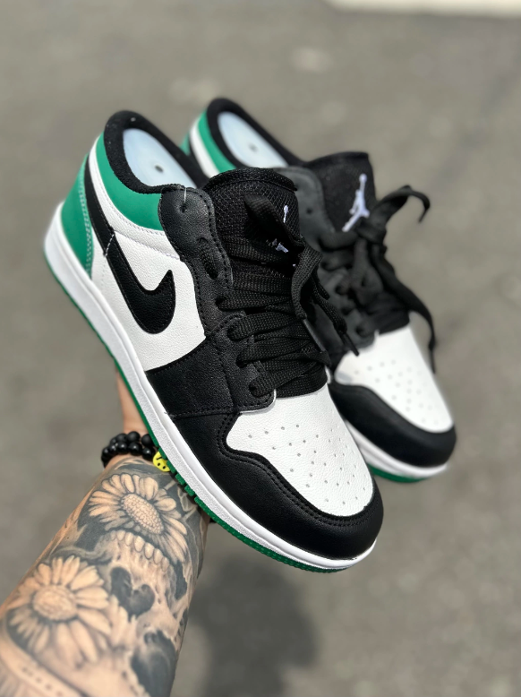 Air Jordan Low  (Preto Branco e Verde)