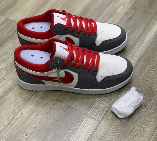 Air Jordan Low  (Cinza Vermelho e Branco)