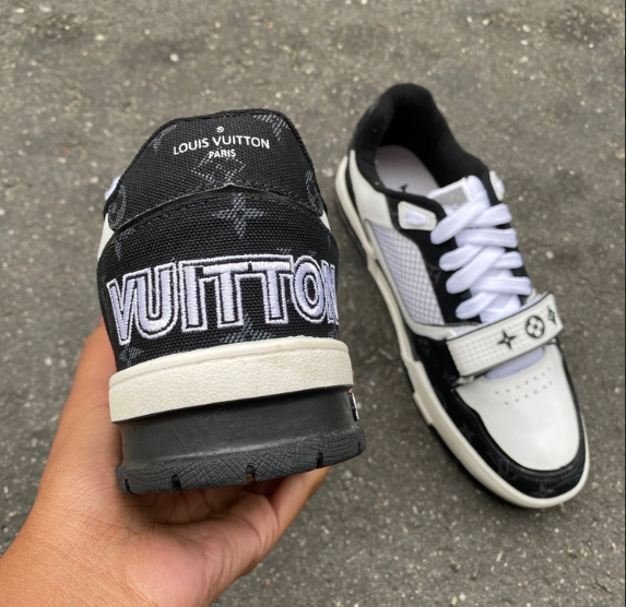 Louis Vuitton Trainer  (Preto e Branco Velcro)